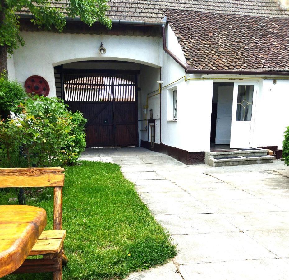 Hărman Casa Din Coltul Cetatiiヴィラ エクステリア 写真
