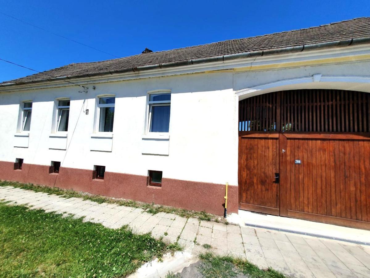Hărman Casa Din Coltul Cetatiiヴィラ エクステリア 写真