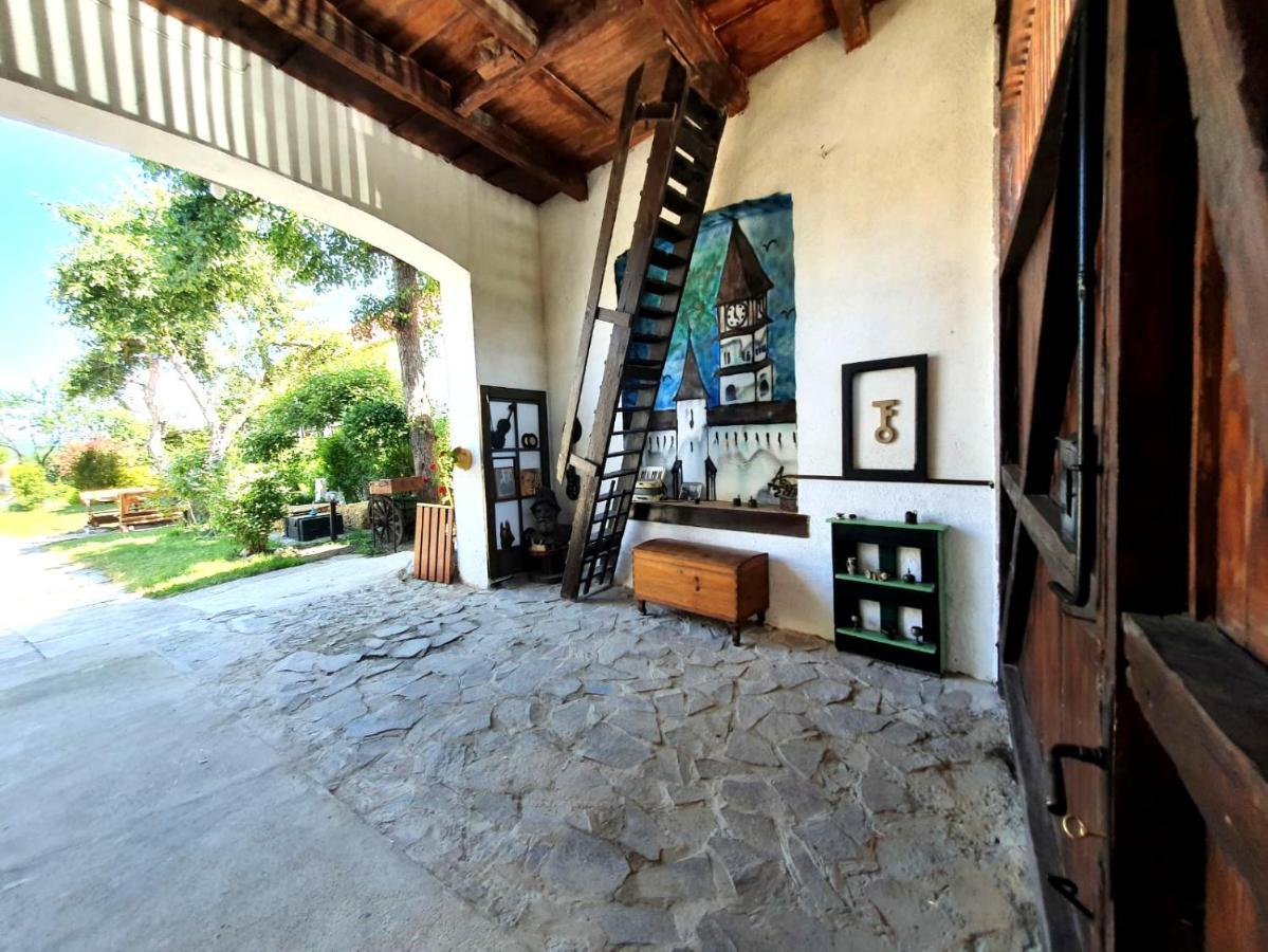 Hărman Casa Din Coltul Cetatiiヴィラ エクステリア 写真