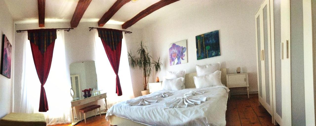 Hărman Casa Din Coltul Cetatiiヴィラ エクステリア 写真